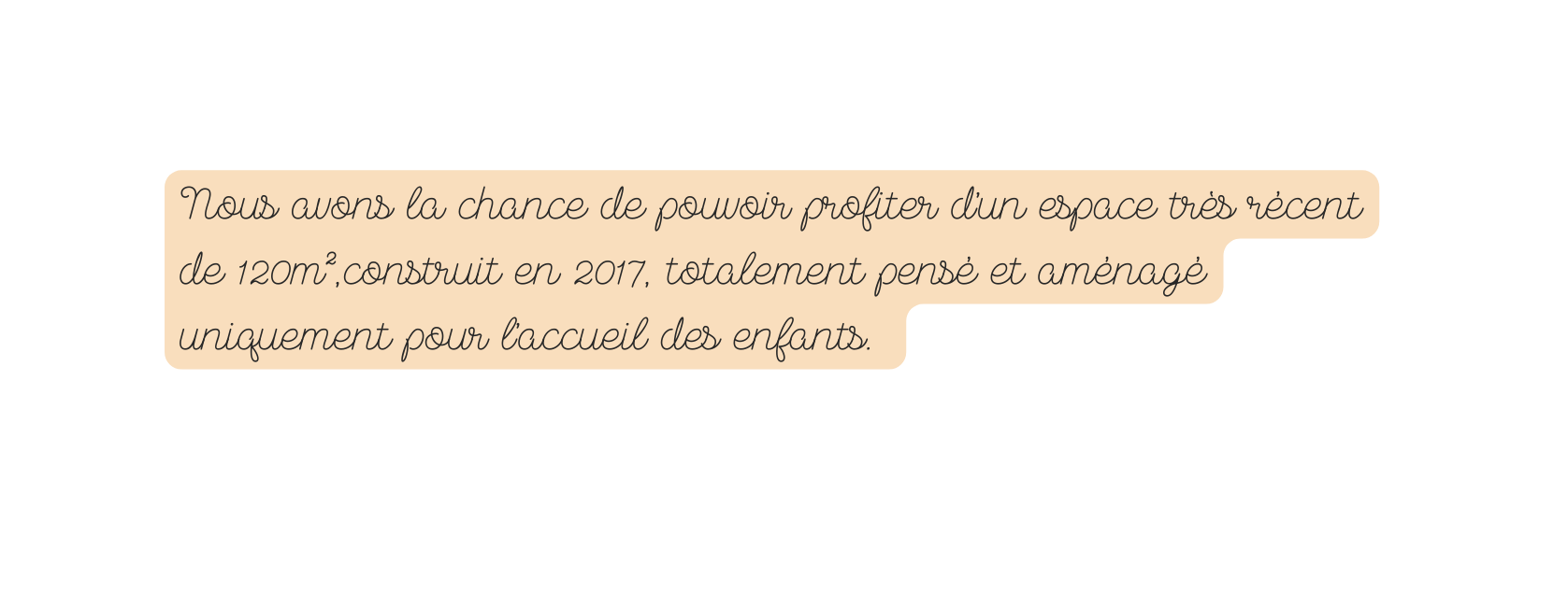 Nous avons la chance de pouvoir profiter d un espace très récent de 120m construit en 2017 totalement pensé et aménagé uniquement pour l accueil des enfants